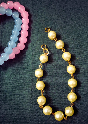 white pearl bracelate